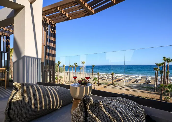 מלון Nalu & Adults Only 5*